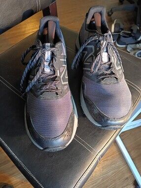 New Balance Men's Navy and Black Mesh Athletic Sneakers